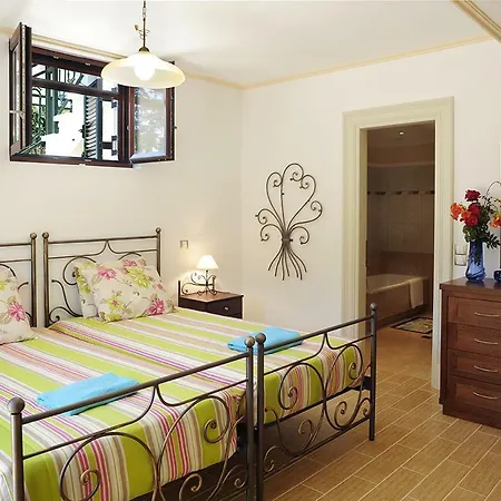 Sleeps 10 Pool Air Con Wifi *