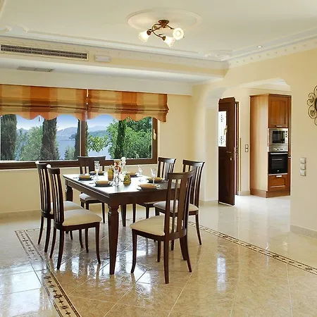 فيلة Sleeps 10 Pool Air Con Wifi *